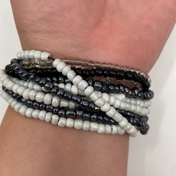 Black and white beaded multi strand stretchy bracelet - Picture 2 of 7